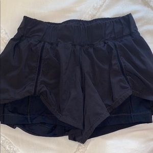 BLACK LULULEMON SHORTS
